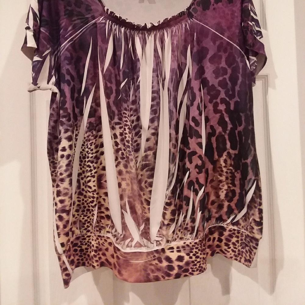 Woman's Top - Picture 2 of 2